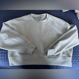 Lululemon Perfectly oversized crop crew softstreme size 8